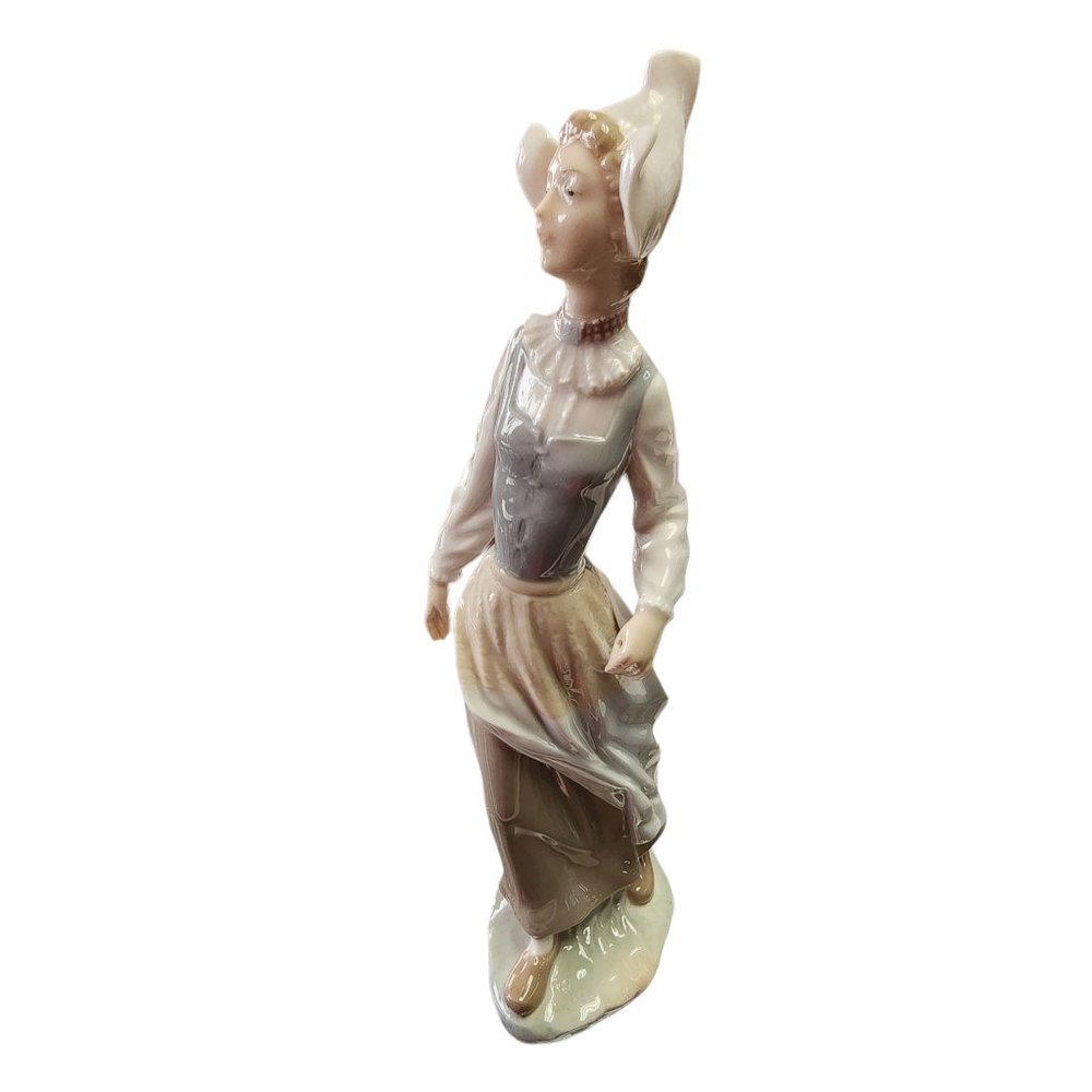 Vintage Lladro Statue Missing Flower Basket Figurine (L-101)